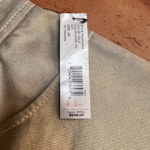 *flash sale* NWT Gold DKNY jeans - Picture 2 of 5